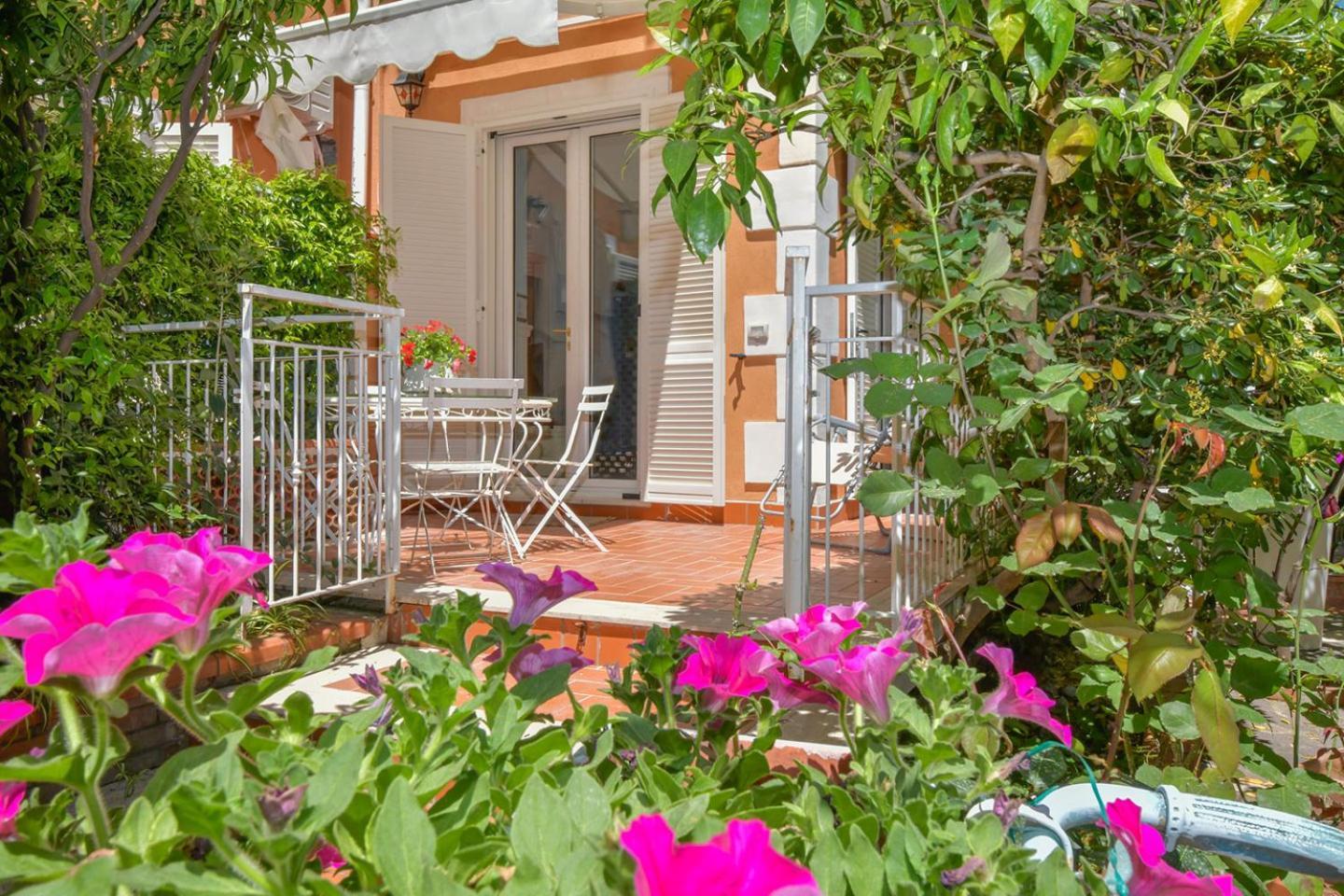 La Bouganville Holiday House Агрополи Екстериор снимка